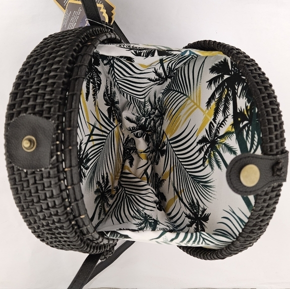 ShelterCast Handmade Round Rattan and Leather Crossbody Bag in Black NWT - Picture 7 of 9